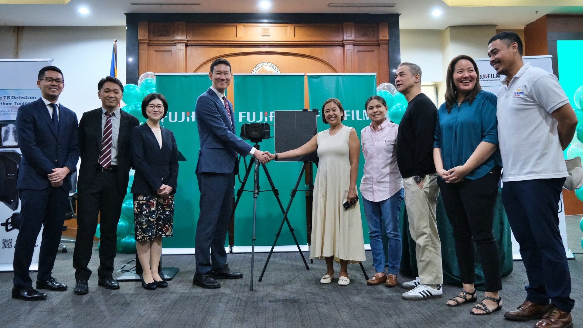 The Makati government acquired Fujifilm's most cutting-edge technology, the FDR Xair System, which is a portable X-ray diagnostic imaging equipment capable of diagnosing tuberculosis (TB). A handover ceremony was held at Makati City Hall on Tuesday, 3 September 2024. 

Makati Mayor Binay and her officials received and formally accepted the device from Fujifilm Philippines President Masahiro Uehara, Fujifilm Health Care Asia Pacific Business Planning Manager Yuta Igarashi, and Japanese Embassy First Secretary and Health Attache Dr. Aoki Fumiko. 

Following the ceremonial presentation, Fujifilm showed how to utilize the device properly. Also joining them during the ceremony was TB People Philippines President Ma. Eloisa Zeapada-Teng.